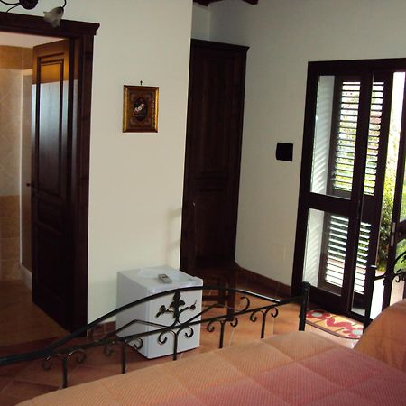 Agriturismo Il Pozzo Antico Mascali Bagian luar foto