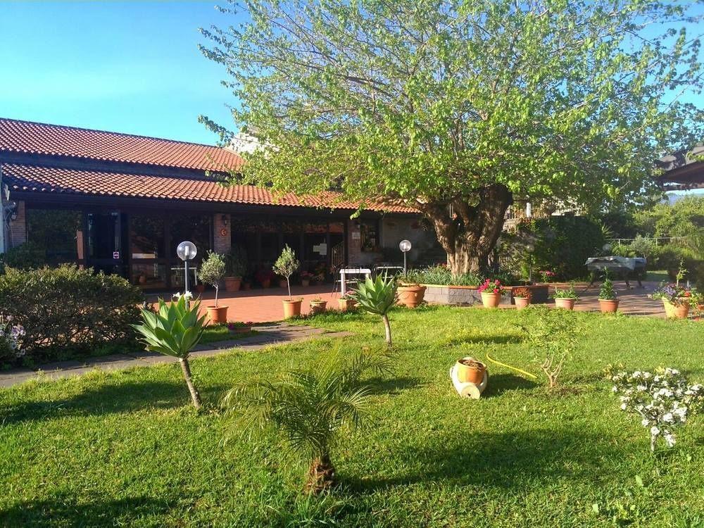 Agriturismo Il Pozzo Antico Mascali Bagian luar foto