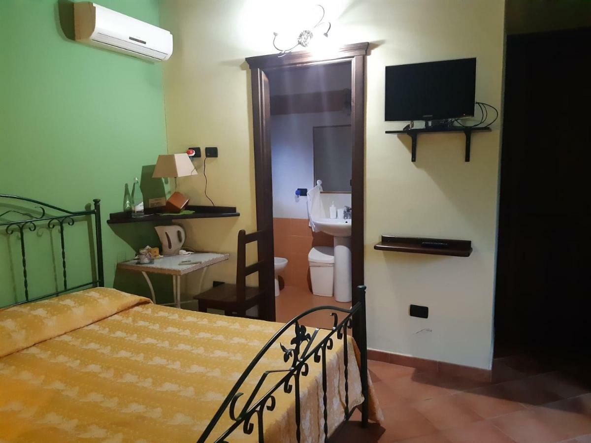 Agriturismo Il Pozzo Antico Mascali Bagian luar foto