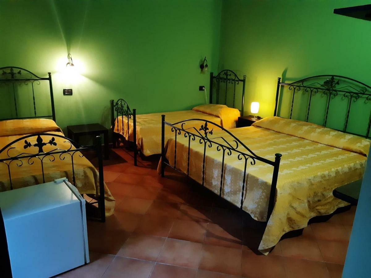 Agriturismo Il Pozzo Antico Mascali Bagian luar foto